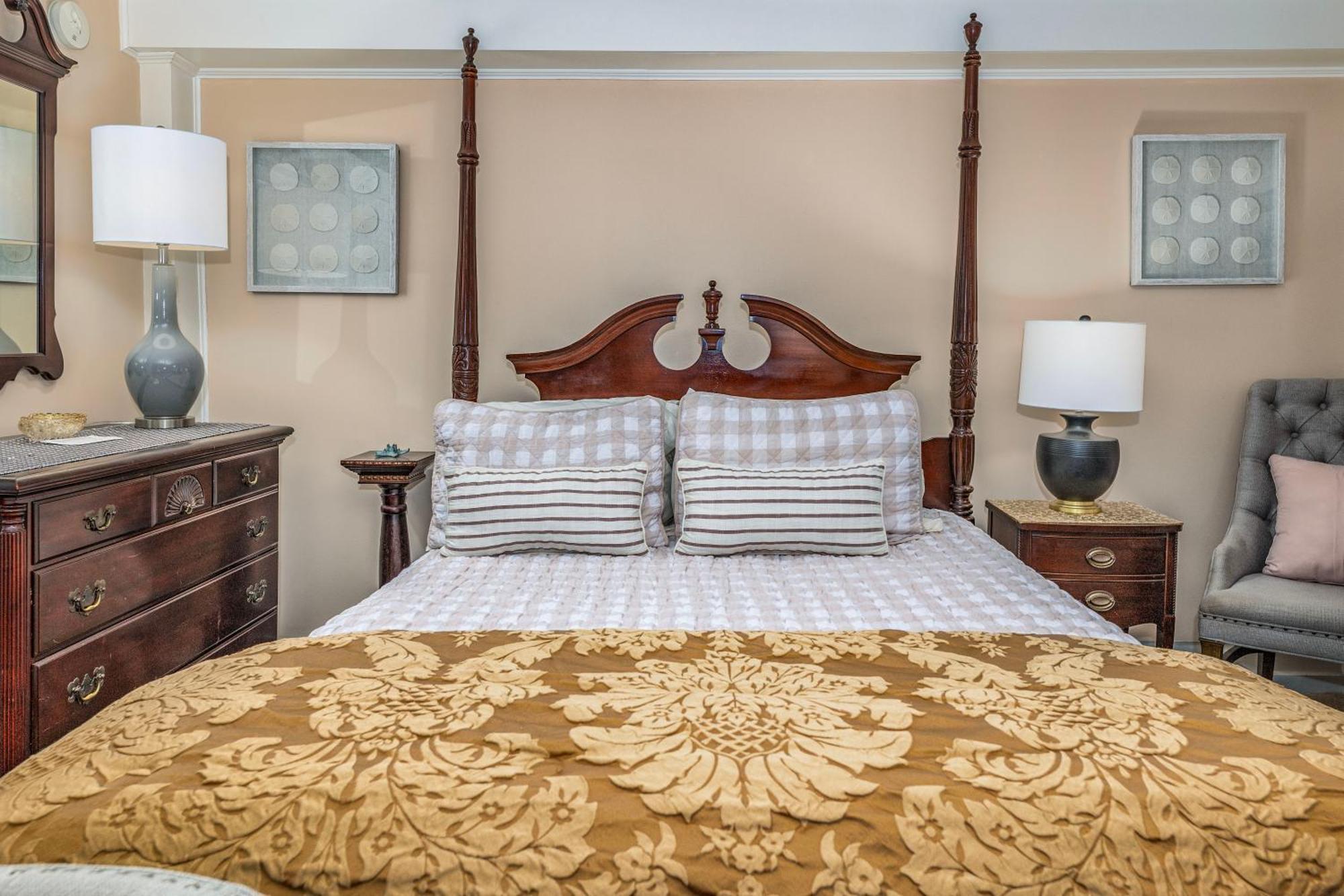 Holiday Guest House Bed & Breakfast Wells Exterior photo