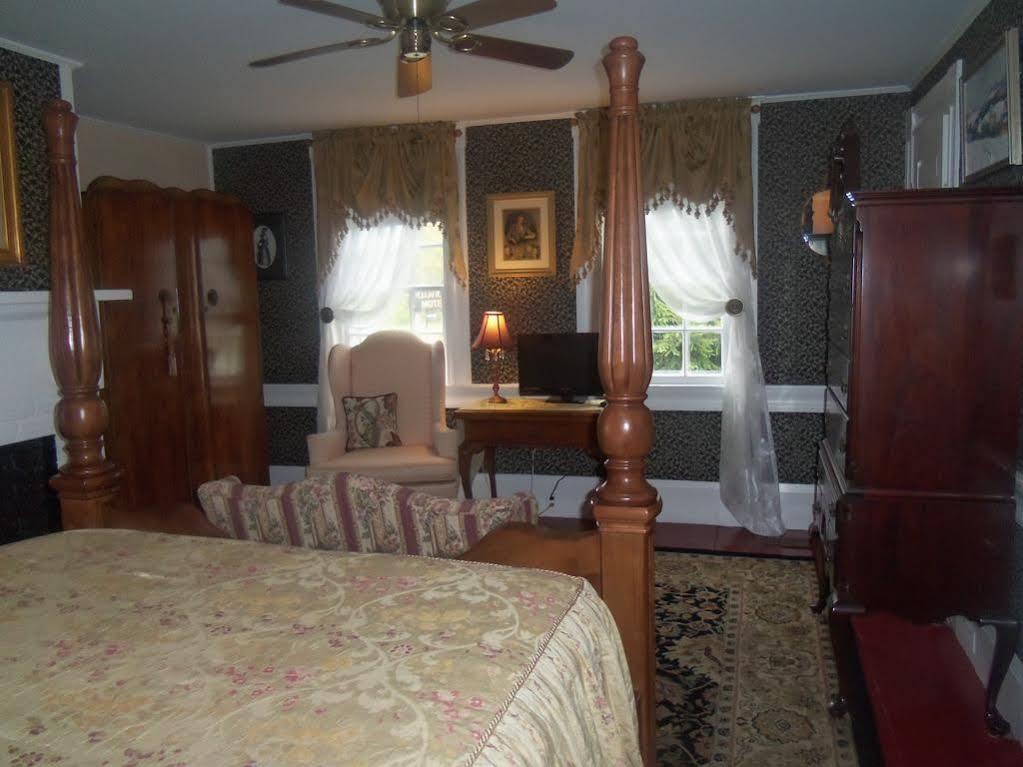 Holiday Guest House Bed & Breakfast Wells Exterior photo