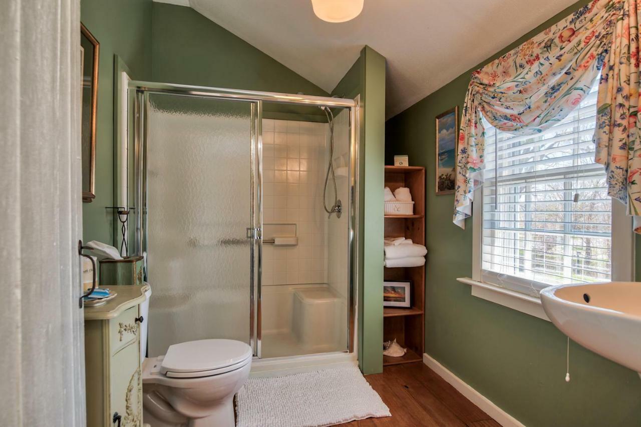 Holiday Guest House Bed & Breakfast Wells Exterior photo